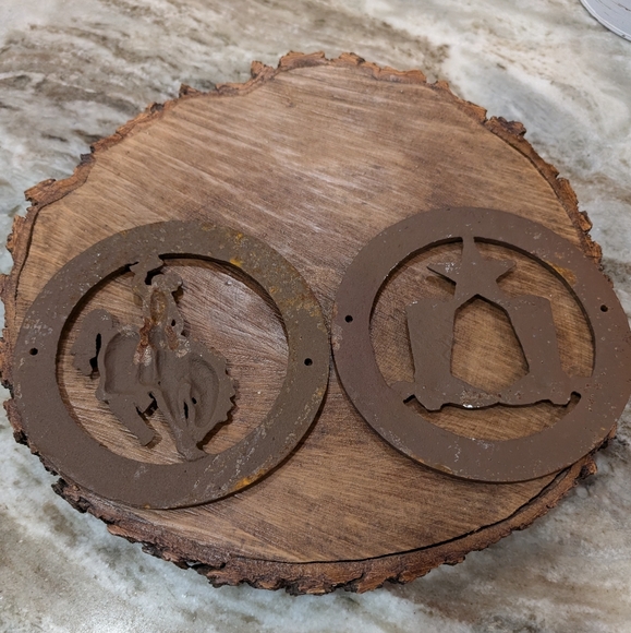 Cast Iron Bronco & cowboot decor - Picture 6 of 7